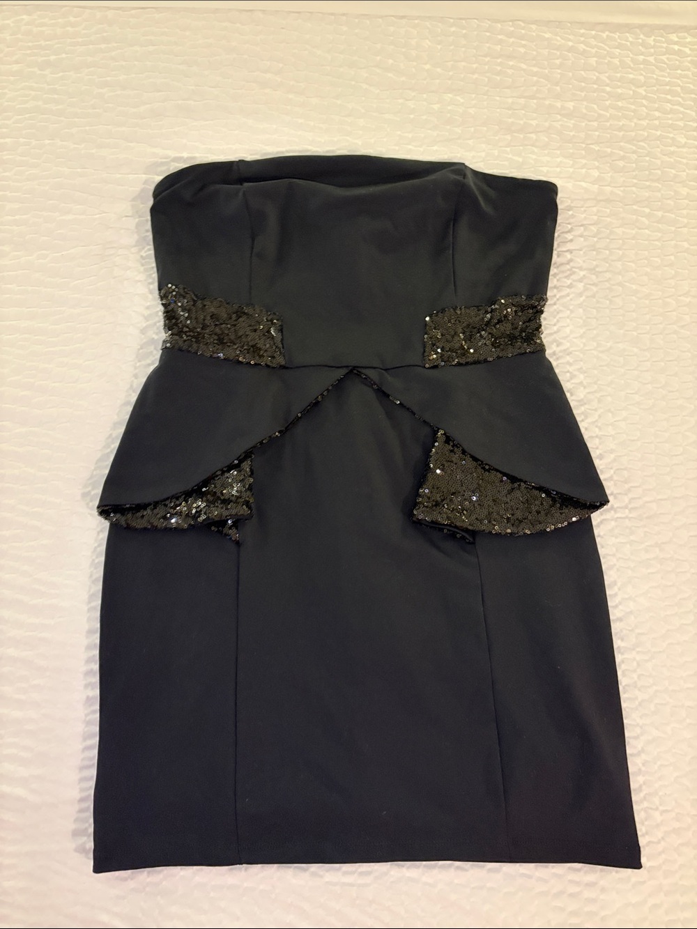 Bebe. Black Sequin Mini Dress. Strapless. Large. Retro look.